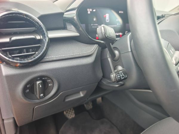 Autokomplex Menčík